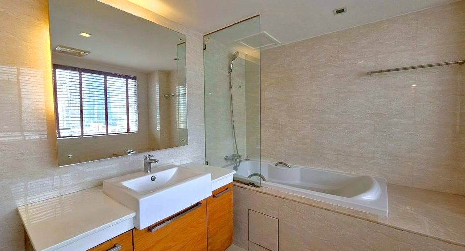 For rent 4 bedrooms condo in Khlong Toei, Bangkok
