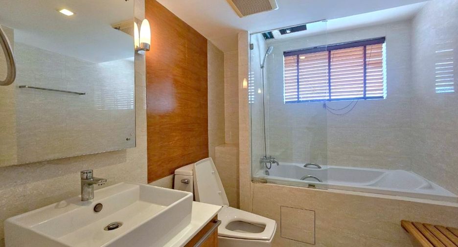 For rent 4 bedrooms condo in Khlong Toei, Bangkok