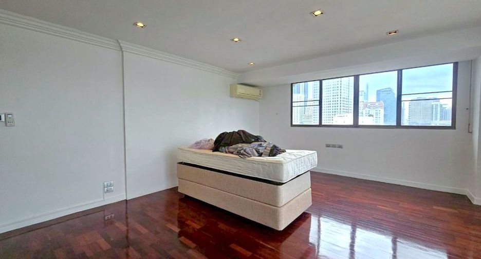 For rent 4 bedrooms condo in Khlong Toei, Bangkok