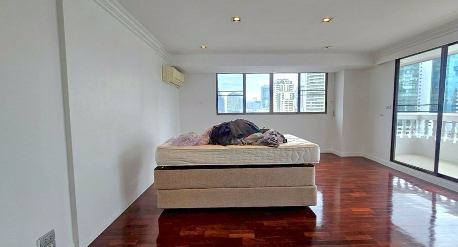 For rent 4 bedrooms condo in Khlong Toei, Bangkok