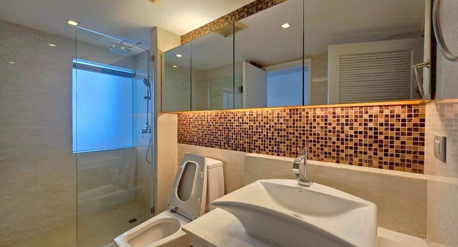 For rent 4 bedrooms condo in Khlong Toei, Bangkok
