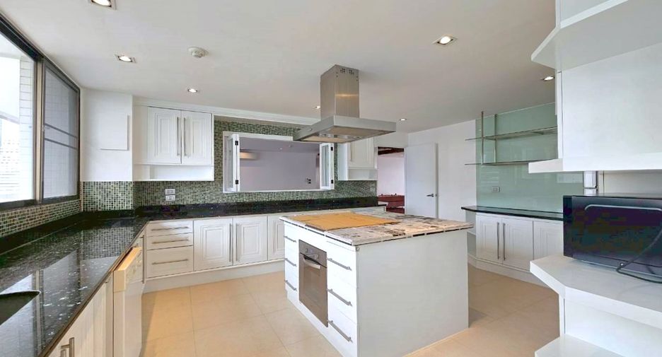 For rent 4 bedrooms condo in Khlong Toei, Bangkok