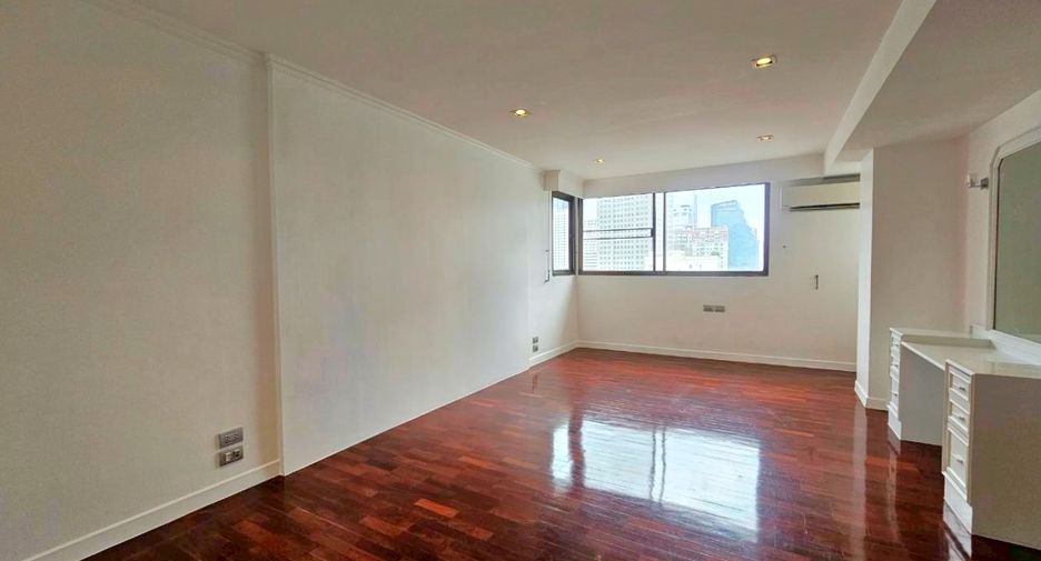 For rent 4 bedrooms condo in Khlong Toei, Bangkok