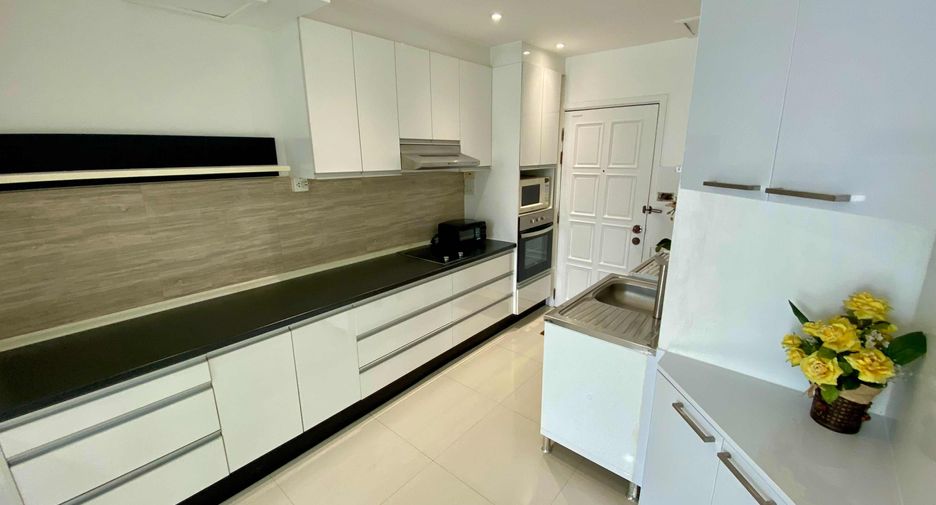 For rent 3 bedrooms condo in Watthana, Bangkok
