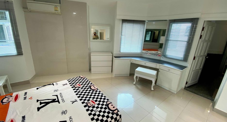 For rent 3 bedrooms condo in Watthana, Bangkok