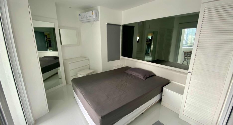 For rent 3 bedrooms condo in Watthana, Bangkok