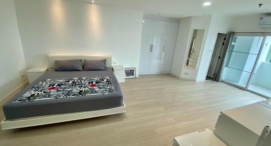 For rent 3 bedrooms condo in Watthana, Bangkok