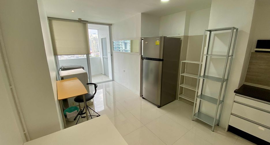 For rent 3 bedrooms condo in Watthana, Bangkok