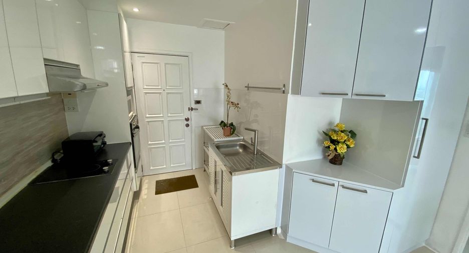 For rent 3 bedrooms condo in Watthana, Bangkok