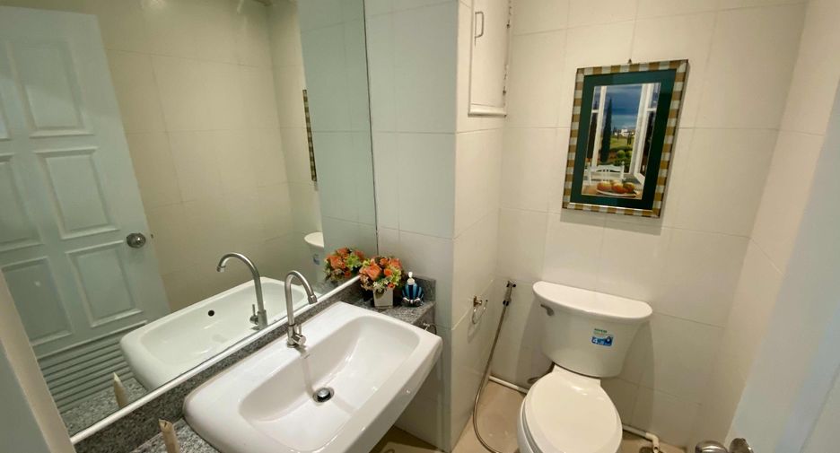 For rent 3 bedrooms condo in Watthana, Bangkok
