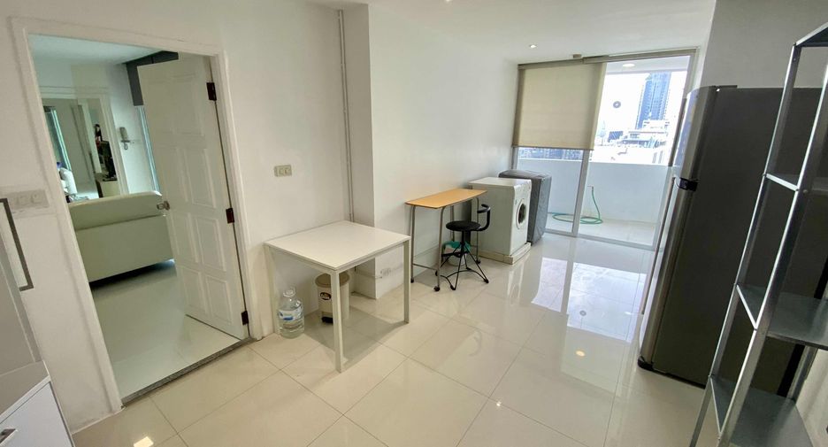 For rent 3 bedrooms condo in Watthana, Bangkok