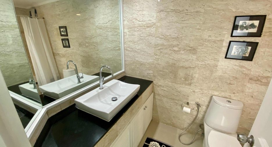 For rent 3 bedrooms condo in Watthana, Bangkok