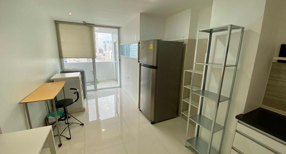 For rent 3 bedrooms condo in Watthana, Bangkok