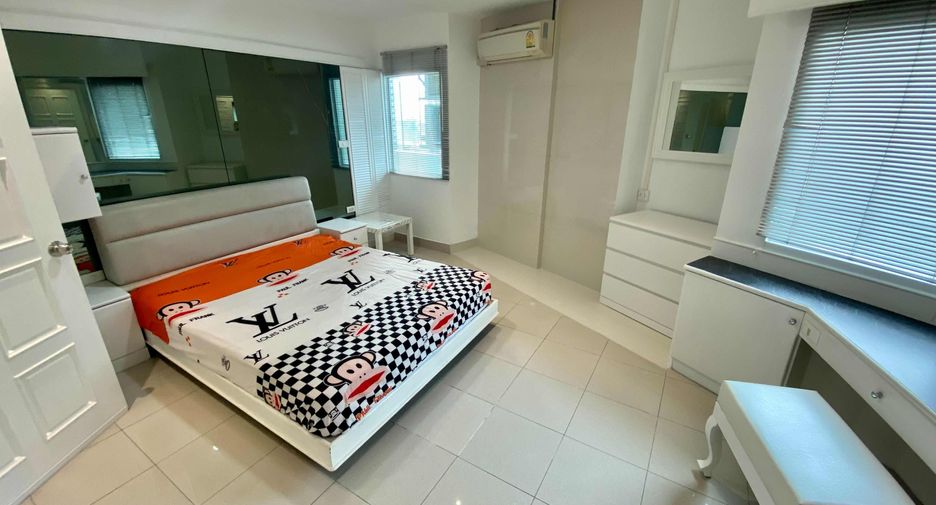For rent 3 bedrooms condo in Watthana, Bangkok