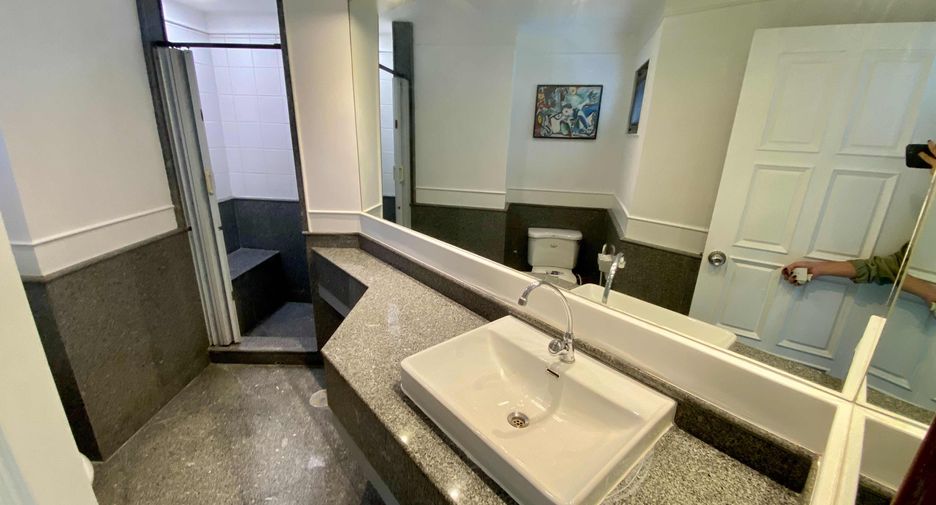 For rent 3 bedrooms condo in Watthana, Bangkok
