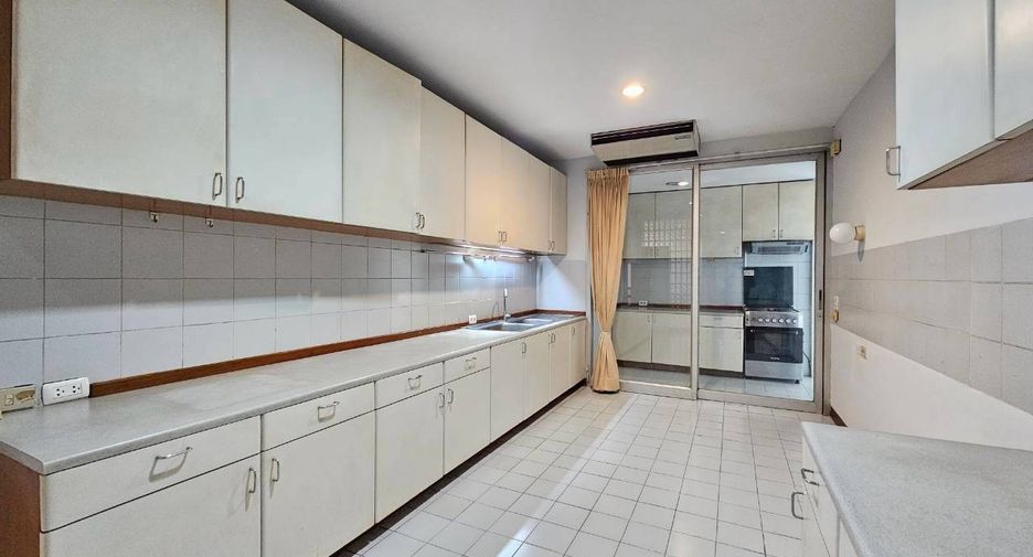Wohnung zur Miete mit 2 Zimmer in Yan Nawa, Bangkok