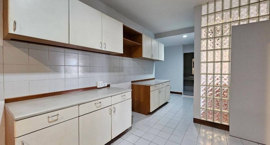 Wohnung zur Miete mit 2 Zimmer in Yan Nawa, Bangkok