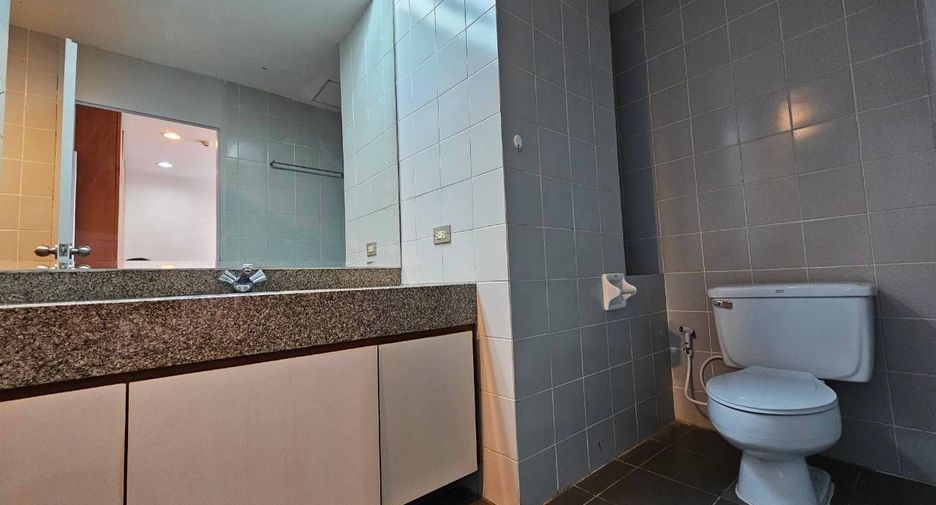 Wohnung zur Miete mit 2 Zimmer in Yan Nawa, Bangkok
