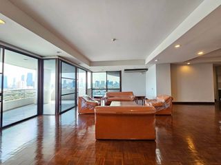 For rent 2 bedrooms condo in Yan Nawa, Bangkok
