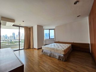 For rent 2 bedrooms condo in Yan Nawa, Bangkok