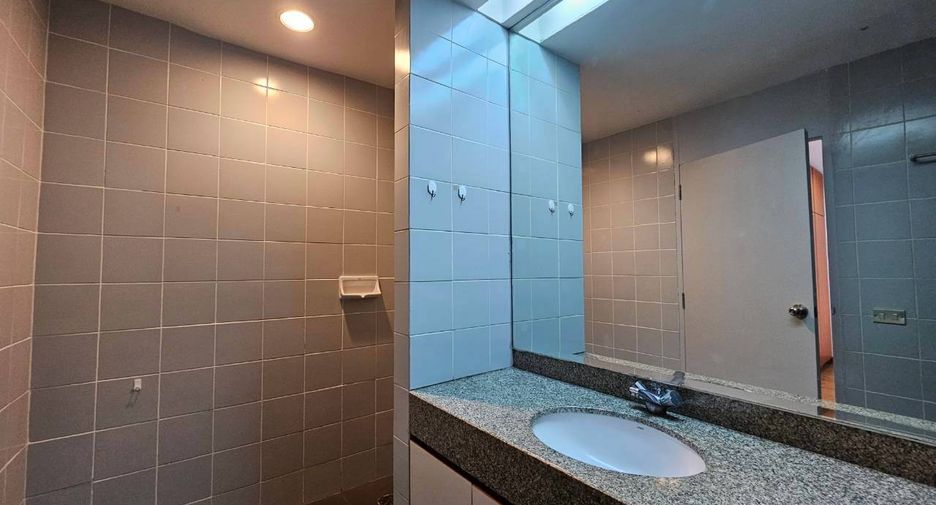 Wohnung zur Miete mit 2 Zimmer in Yan Nawa, Bangkok