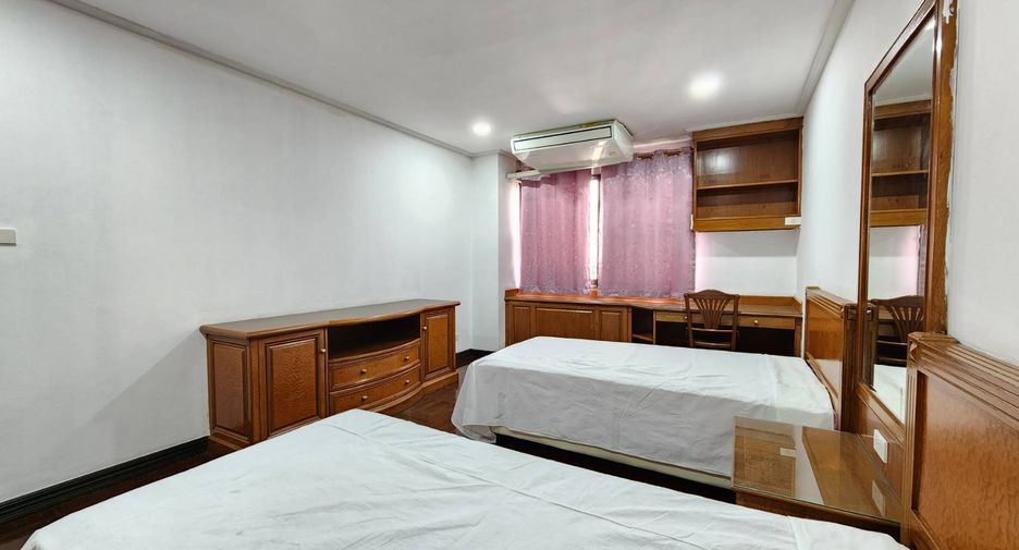 For rent 2 bedrooms condo in Khlong Toei, Bangkok