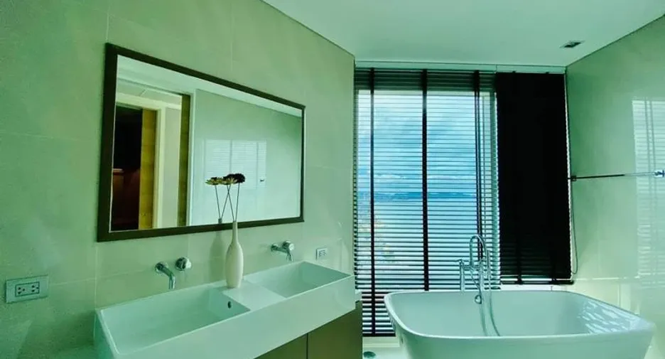 For rent 3 bedrooms condo in Jomtien, Pattaya