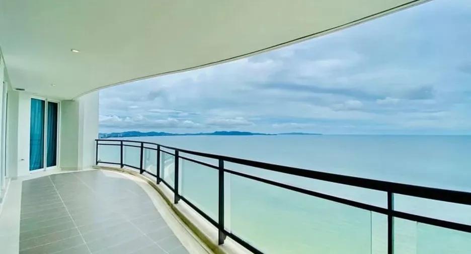 For rent 3 bedrooms condo in Jomtien, Pattaya