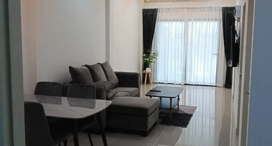 Casa adosada en alquiler de 2 habitaciones en Bang Lamung, Chonburi