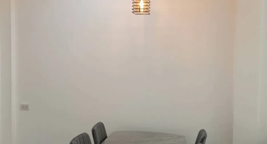 Casa adosada en alquiler de 2 habitaciones en Bang Lamung, Chonburi