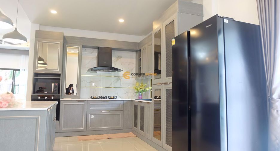 Casa en alquiler de 5 habitaciones en Bang Lamung, Chonburi