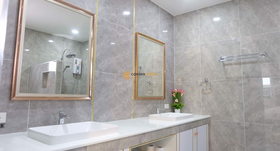 Casa en alquiler de 5 habitaciones en Bang Lamung, Chonburi