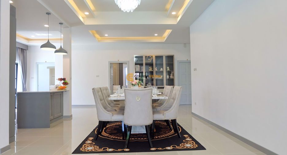 Casa en alquiler de 5 habitaciones en Bang Lamung, Chonburi