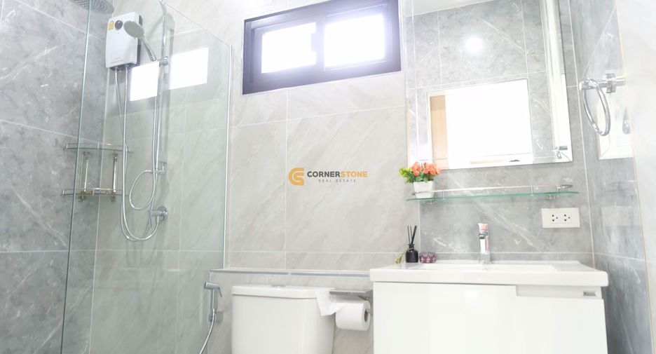 Casa en alquiler de 5 habitaciones en Bang Lamung, Chonburi