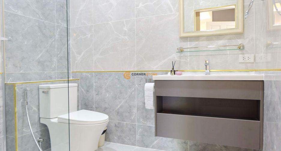 Casa en alquiler de 5 habitaciones en Bang Lamung, Chonburi