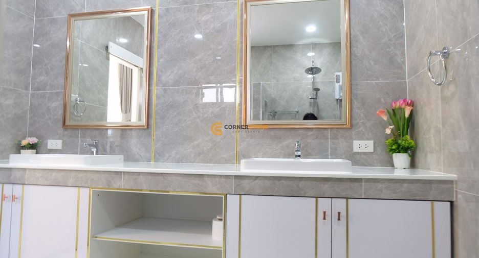 Casa en alquiler de 5 habitaciones en Bang Lamung, Chonburi