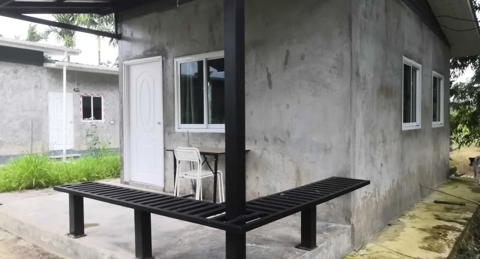 À vendre 5 chambres maison à Pong Nam Ron, Chanthaburi