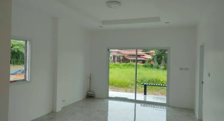 À vendre 5 chambres maison à Pong Nam Ron, Chanthaburi