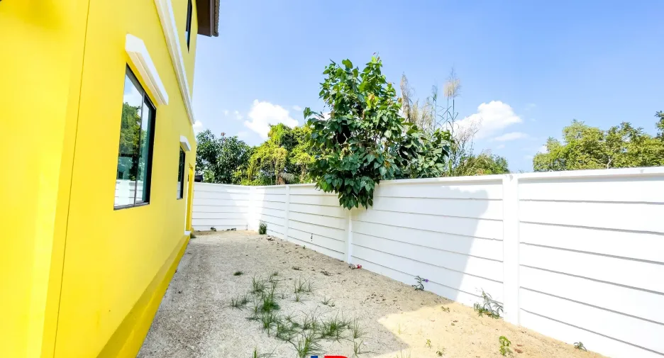 Casa adosada en venta de 2 habitaciones en Krathum Baen, Samut Sakhon