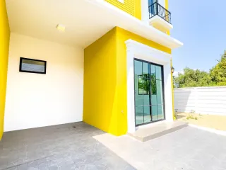 Casa adosada en venta de 2 habitaciones en Krathum Baen, Samut Sakhon