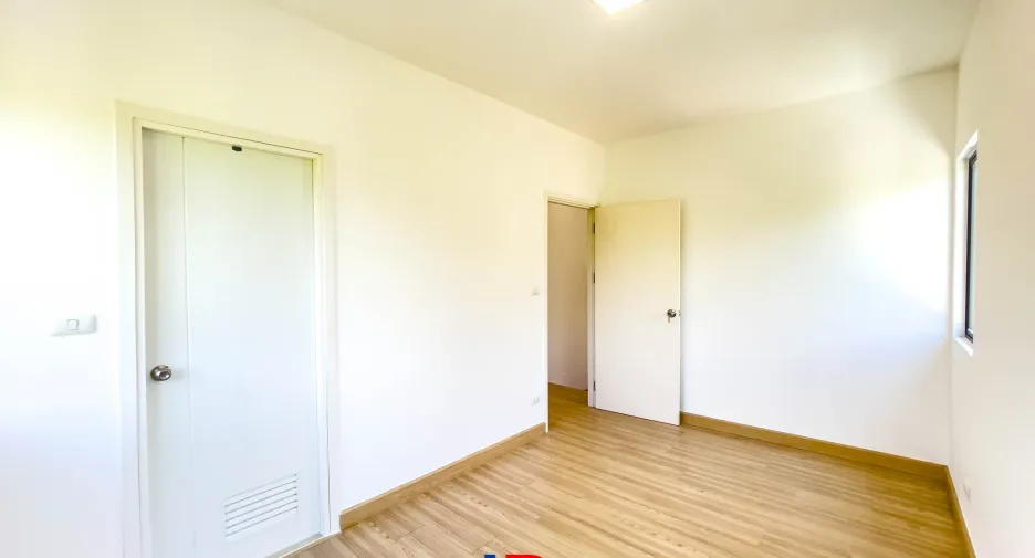 Casa adosada en venta de 2 habitaciones en Krathum Baen, Samut Sakhon