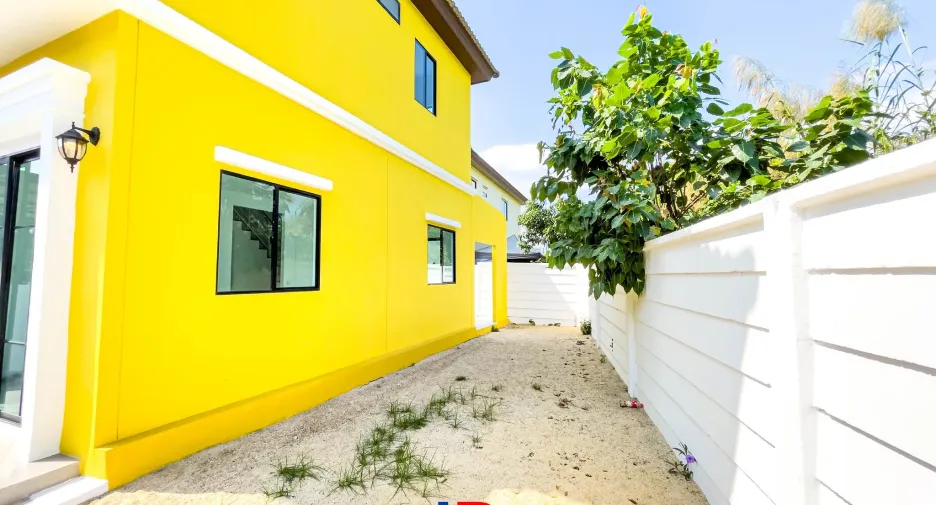Casa adosada en venta de 2 habitaciones en Krathum Baen, Samut Sakhon