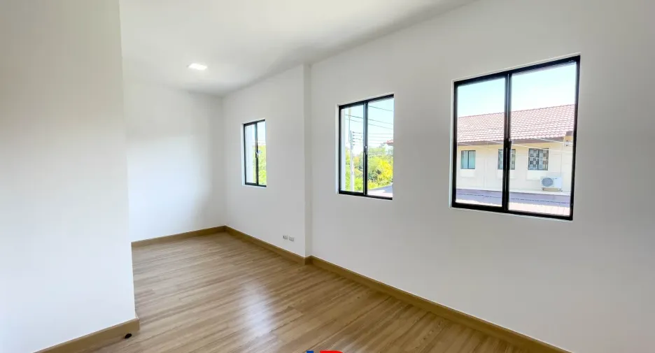 Casa adosada en venta de 2 habitaciones en Krathum Baen, Samut Sakhon