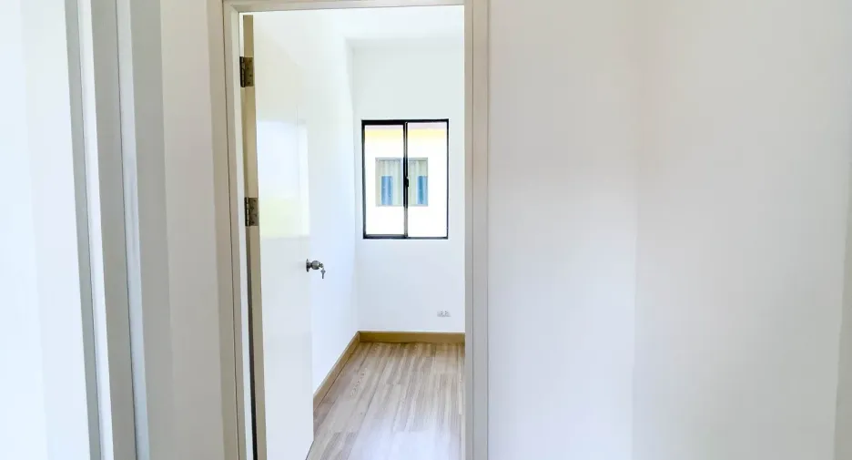 Casa adosada en venta de 2 habitaciones en Krathum Baen, Samut Sakhon