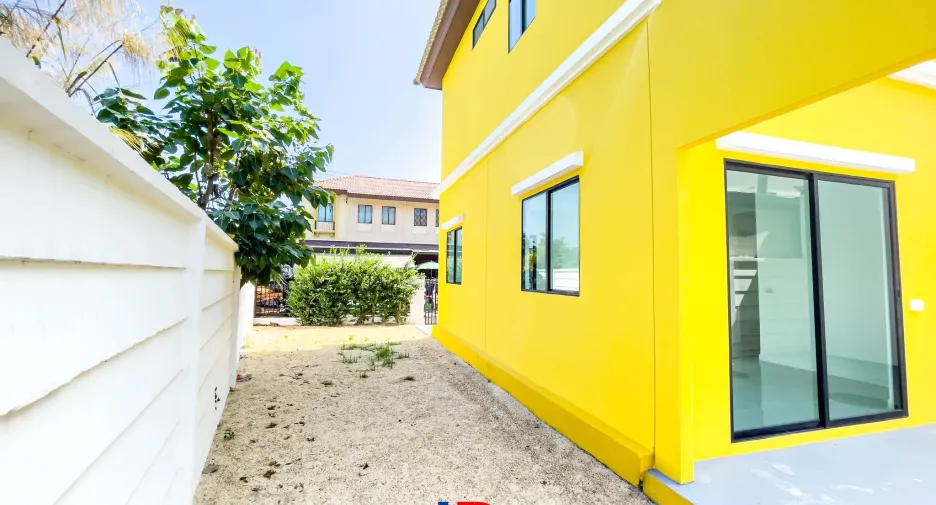 Casa adosada en venta de 2 habitaciones en Krathum Baen, Samut Sakhon