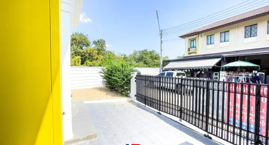 Casa adosada en venta de 2 habitaciones en Krathum Baen, Samut Sakhon