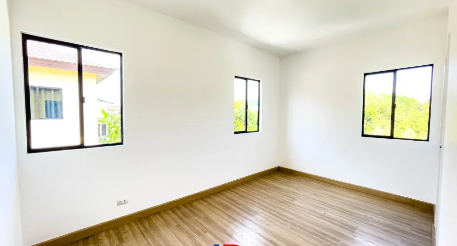 Casa adosada en venta de 2 habitaciones en Krathum Baen, Samut Sakhon