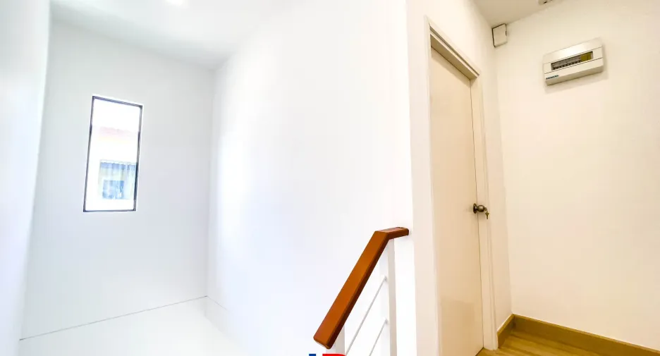 Casa adosada en venta de 2 habitaciones en Krathum Baen, Samut Sakhon