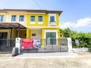 Casa adosada en venta de 2 habitaciones en Krathum Baen, Samut Sakhon