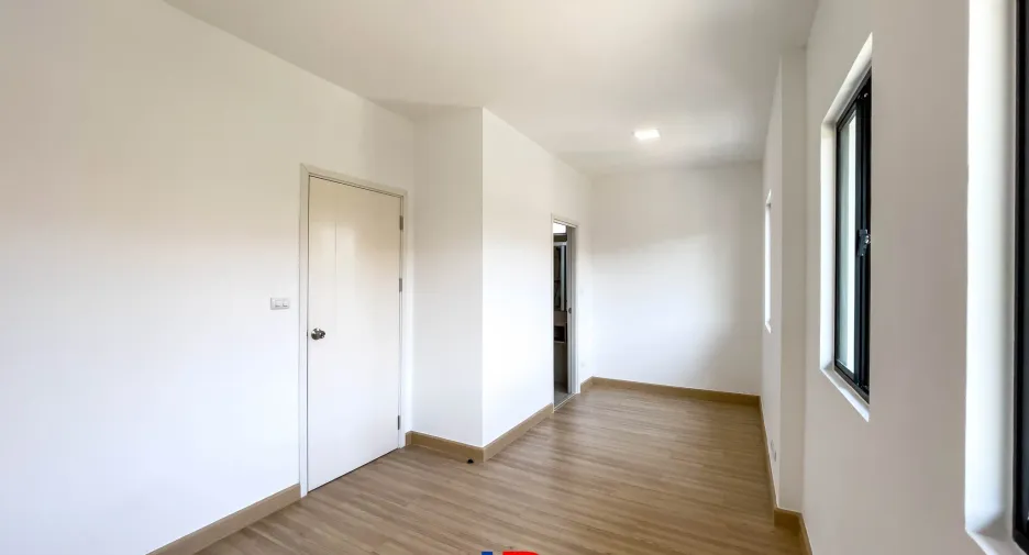 Casa adosada en venta de 2 habitaciones en Krathum Baen, Samut Sakhon